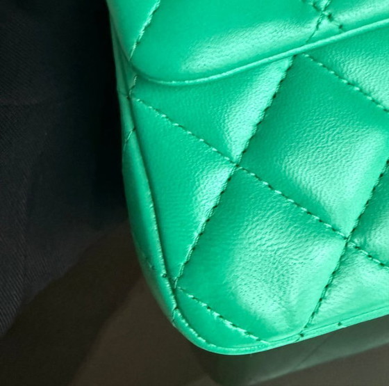 Image 1 of Chanel Classic Flap Mini - 20 cm gewatteerd lamsleer, groen, goudkleurige hardware, serie 18