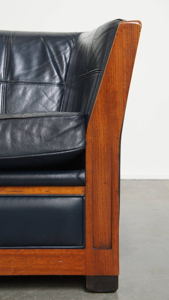 Image 1 of 2x 2,5-Sitzer Schuitema Art Deco Design Sofa mit Holzarbeiten und dunkelblauem Rindsleder