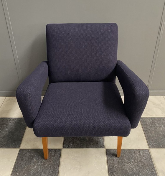 Image 1 of Poltrona viola di Jitona 1970