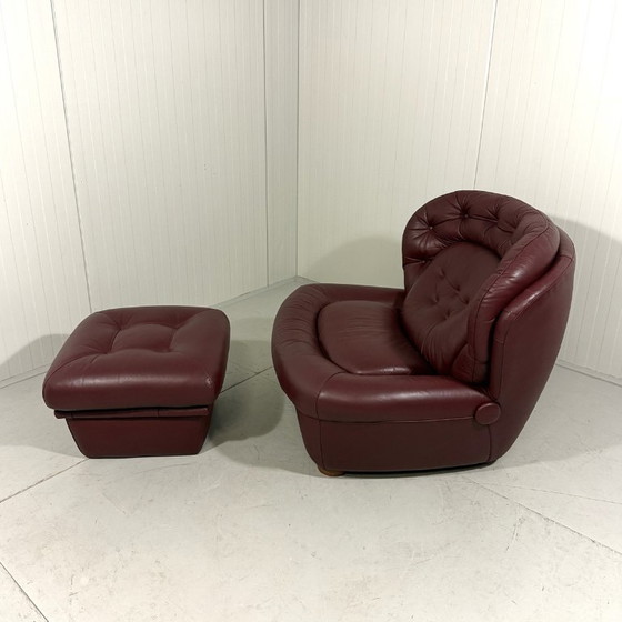 Image 1 of Fauteuil lounge et ottoman en cuir bordeaux français, style Space Age, années 1970