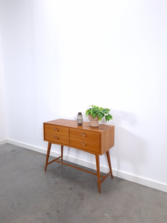 Cassettiera danese vintage in teak con gambe alte inclinate, tavolino, credenza – Cassettiere, Legno (photo 4 of 13)