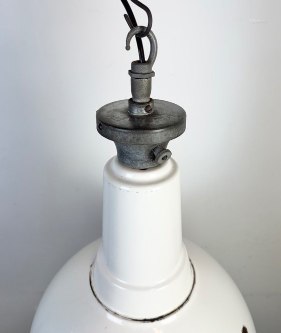 Image 1 of Grande lampada a sospensione industriale in smalto bianco britannico di Benjamin, anni '60