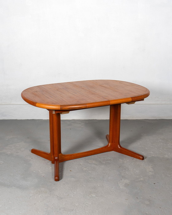 Image 1 of Mid Century Extendable Dining Table In Oval Shape By E. Valentinsen