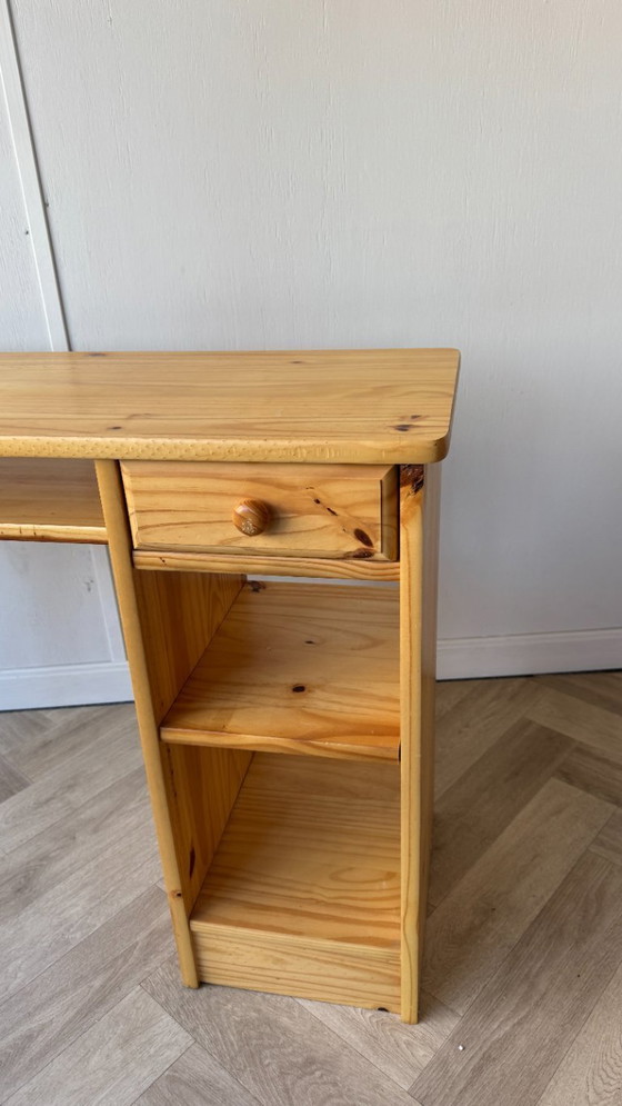 Image 1 of vintage bureau in grenen