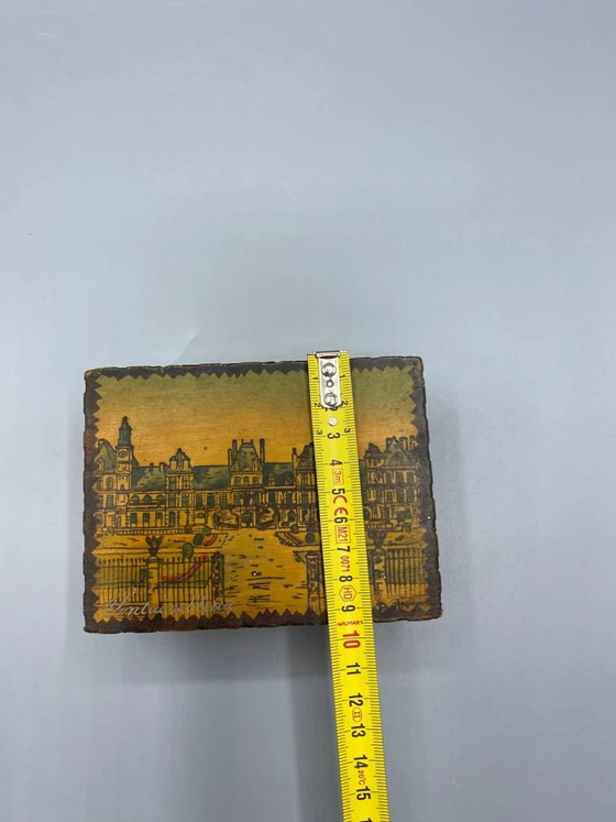 Houten souvenirdoos met pyrografie, afbeelding van het kasteel van Fontainebleau. – Decoratieve objecten, Wood (photo 7 of 8)