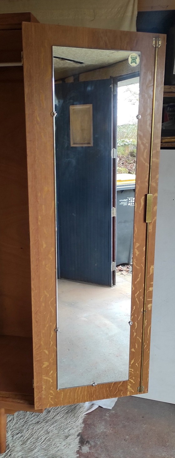 Image 1 of Kleiderschrank aus Massivholz und Eichenfurnier – Mitte des 20. Jahrhunderts