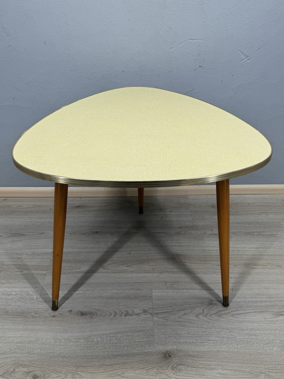 Image 1 of Tavolino vintage – piano in formica – treppiede – stile anni '50