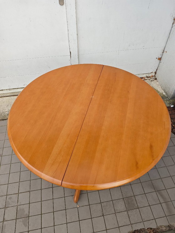 Vintage Round Extendable Table - Wood – Dining tables (photo 4 of 14)