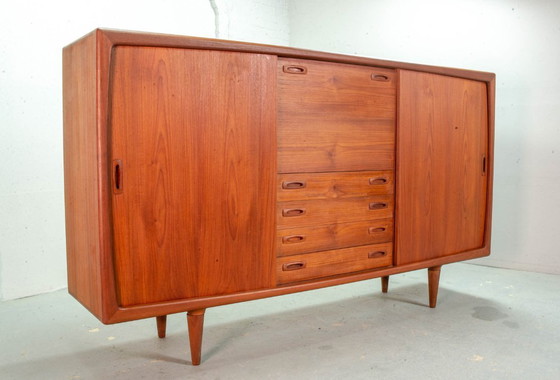 Image 1 of Großes HP Hansen skandinavisches Design Highboard/Sideboard aus massivem Teakholz. Dänemark, 1960er Jahre.