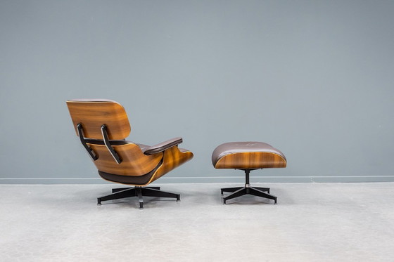 Image 1 of Sillón Eames + otomana