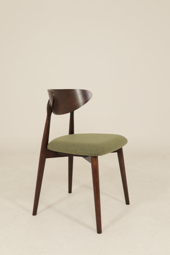 Image 1 of Set moderno di 6 sedie da pranzo, in tessuto verde avocado e legno di faggio noce scuro.