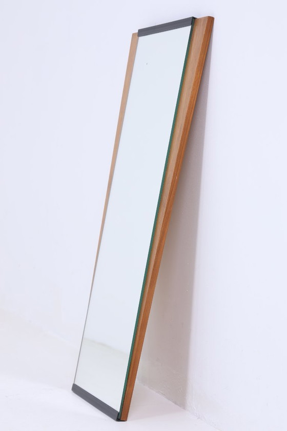 Image 1 of Specchio d'epoca anni '60 | Specchio da appendere di metà secolo Specchio di legno retrò inclinato Vintage #05-96