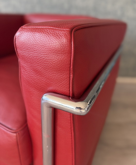 Image 1 of 2 vintage LC2 Le Corbusier stoelen in rood leer, Italië, jaren 80