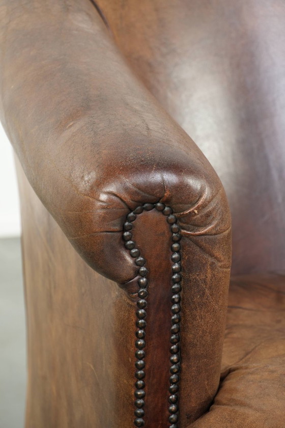 Image 1 of Heerlijke stoere cognac kleurige schapenleren clubfauteuil met een mooie vintage look in Engelse stijl