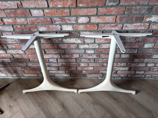 Herman Miller George Nelson Pieds de Table Piédestal (Modèle 5559)