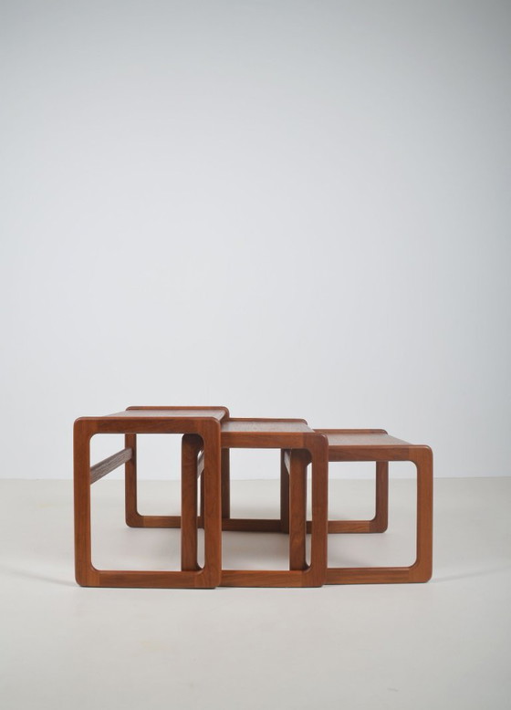 Image 1 of Set di tavolini impilabili danesi in teak, anni '60