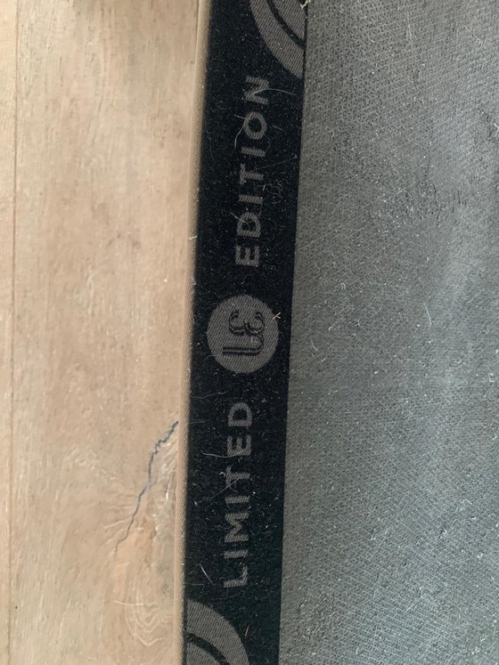 Tappeto esclusivo in edizione limitata con design Flash – Pelle di asino zebrata – 400 × 400 cm (photo 4 of 6)