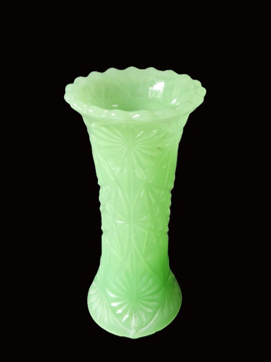 Rare vintage jadeite vase – Glass (photo 5 of 9)