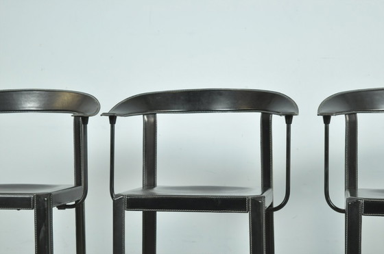 Image 1 of Italiaanse postmoderne vintage leren eettafelstoelen, 1980s