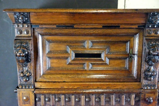 Image 1 of Prachtige 17de eeuwse Zeeuwse kast. 