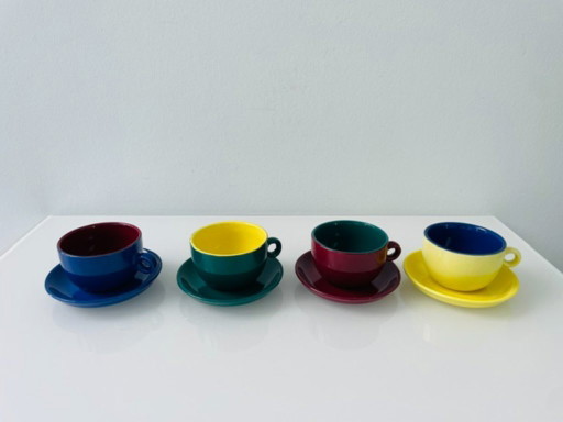 Set aus 4 postmodernen Espressotassen und Untertassen, Italien