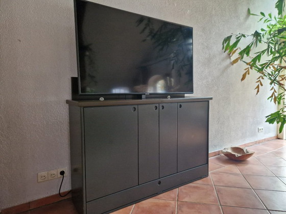 Image 1 of Mobile TV di design con sollevatore TV e TV Samsung (nuovo)