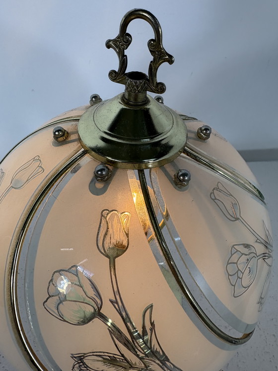 Image 1 of Vintage Hollywood Regency table lamp – brass, porcelain with flowers and etched frosted glass – with touch control on the base