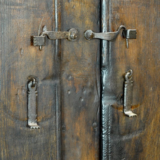 Image 1 of Meuble en chêne espagnol, vers 1800