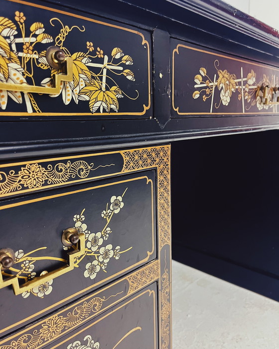 Image 1 of Vintage Chinees Bureau met Glazen Bovenblad