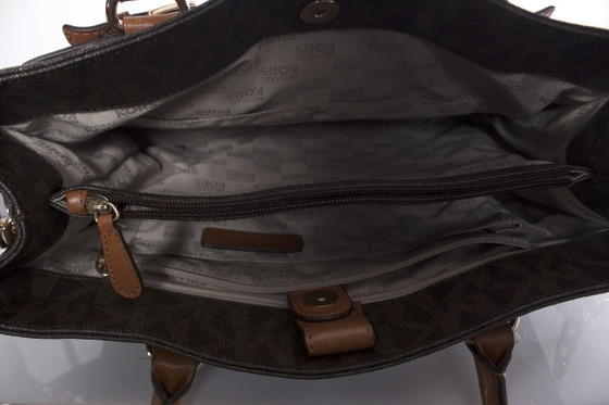Image 1 of Borsa shopper Michael Kors in tela marrone con monogramma.