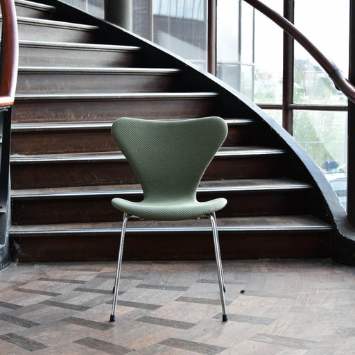 4x Fritz Hansen vlinderstoelen gestoffeerd