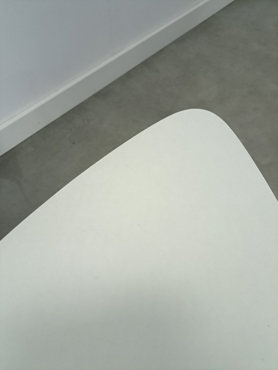 Image 1 of Set zwart wit tafel met houten poten Kaiser Köln