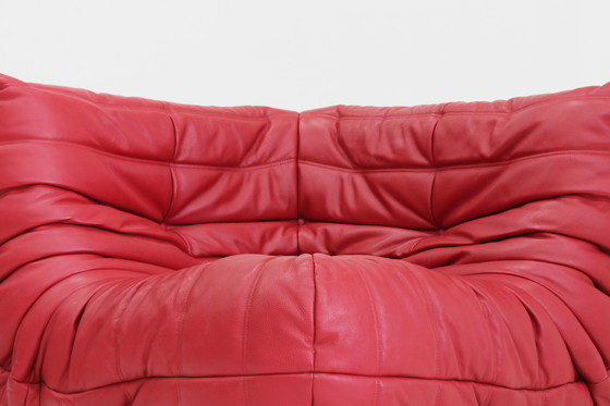 Image 1 of Poltrona angolare Togo in pelle rossa Ligne Roset Michel Ducaroy