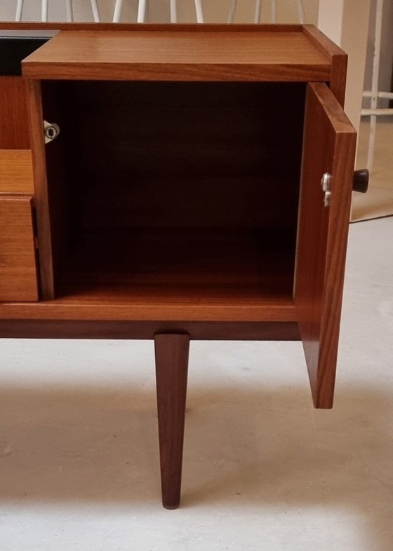 Image 1 of Aparador de mediados de siglo