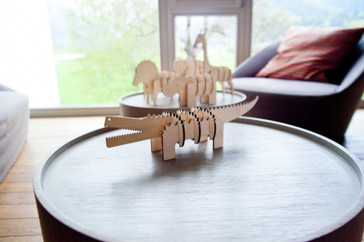Wooden crocodile decoration by Ulap design