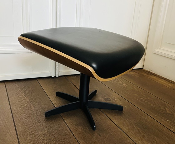 Image 1 of Leolux crema voetenbank/ hocker