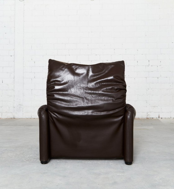 Image 1 of Maralunga-Loungesessel und passender Hocker aus Leder von Vico Magistretti für Cassina, 1980er Jahre, 2er-Set