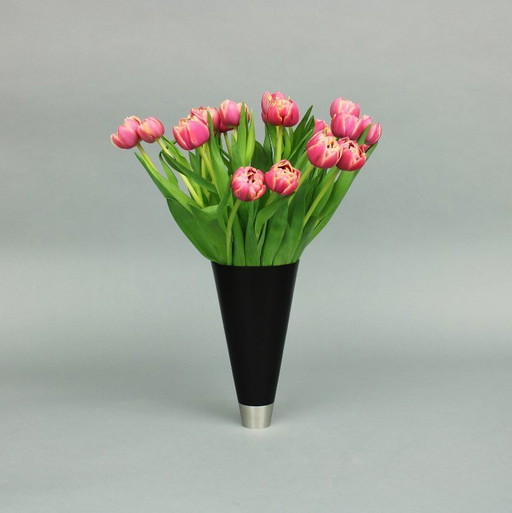 Myranda Brugge (1957) black KS vase, for Designum, 1981 in original packaging 