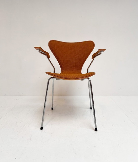 Image 1 of Chaise en bois 3207 d'Arne Jacobsen pour Fritz Hansen, années 1980