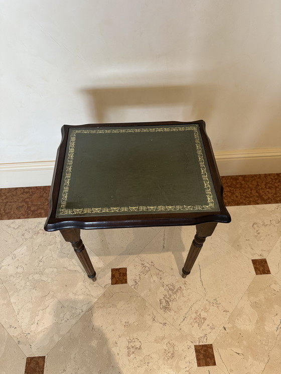 Image 1 of Petite table d’appoint vintage en bois