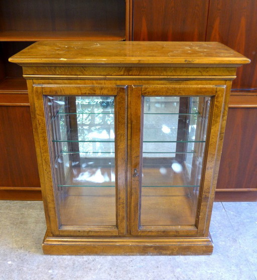 Wunderschöner antiker Vitrinenschrank