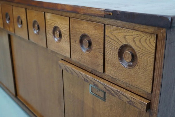 Image 1 of Grote Nederlandse industriële eiken apothekers- / bakkerijkast, ca. jaren 1950