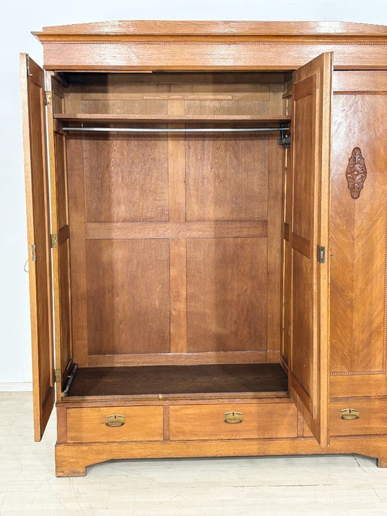 Art Nouveau wardrobe | linen cupboard | oak, circa 1920, with mirror | German design – Wood (photo 3 of 12)