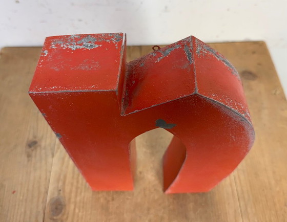 Image 1 of Lettera N in ferro rosso vintage, anni '70