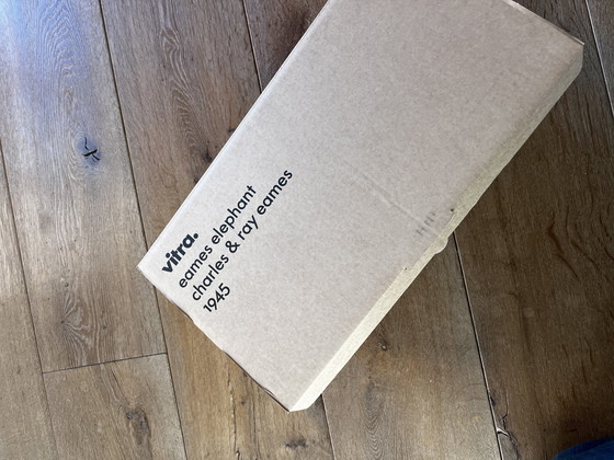 Image 1 of Vitra Eames Olifant Roze - gloednieuw