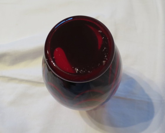 Image 1 of Florero Vidrio opalino estampado rojo