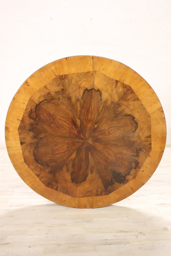 Image 1 of Antique Round Table in Walnut, Italy Early 19th century