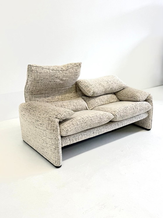 Cassina Maralunga 2-Sitzer Sofa von Vico Magistretti Gebrochen Weiß mit Subtilem Muster – 2 Sitzer Sofas (photo 10 of 12)