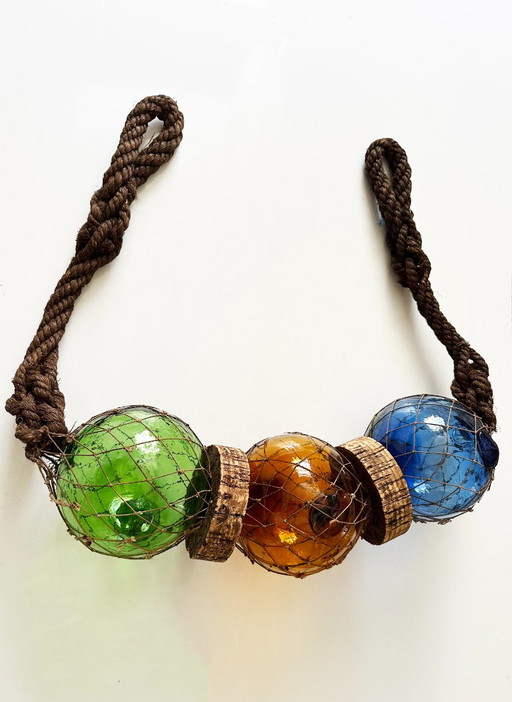 Flotteurs de pêche en verre soufflé liège et corde. France, années 60
