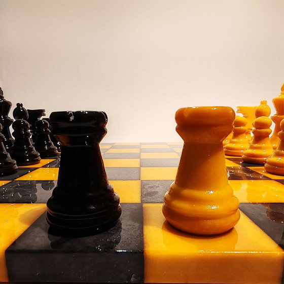 Image 1 of Juego de ajedrez de los años 70 en alabastro italiano de Volterra tallado a mano